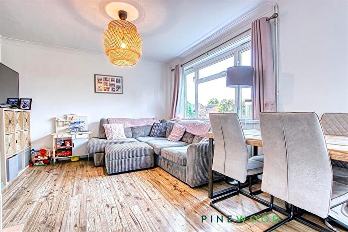 2 Bedroom Semi-Detached House For Sale In Scarsdale Crescent, Brimington, Chesterfield, Derbyshire, S43