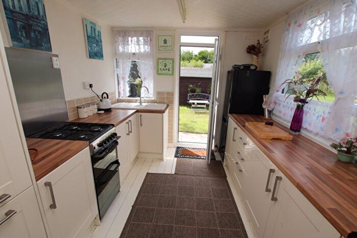 2 Bedroom Bungalow For Sale In Main Road, Humberston Fitties, DN36