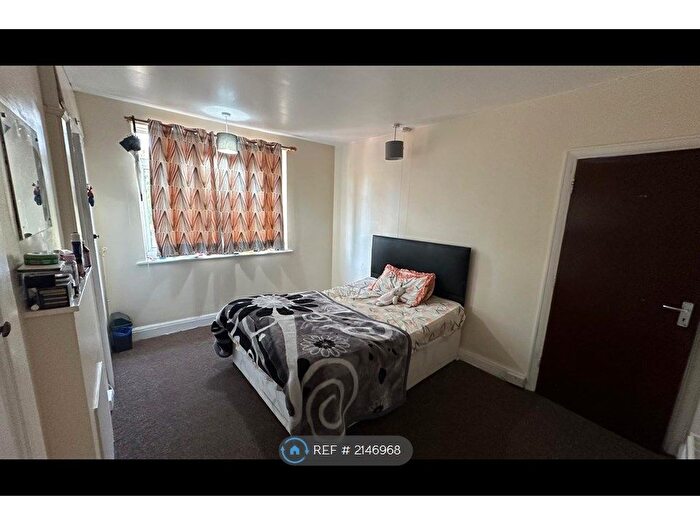 4 Bedroom Semi-Detached House To Rent In Old Cote Drive, Hounslow, TW5