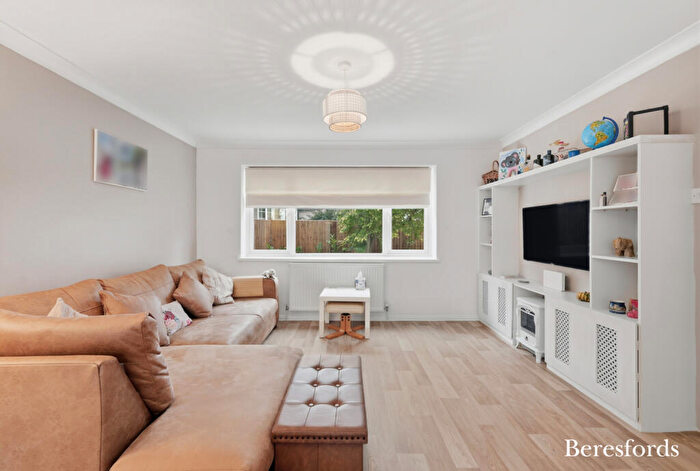 3 Bedroom End Of Terrace House For Sale In Heaton Avenue, Romford, RM3