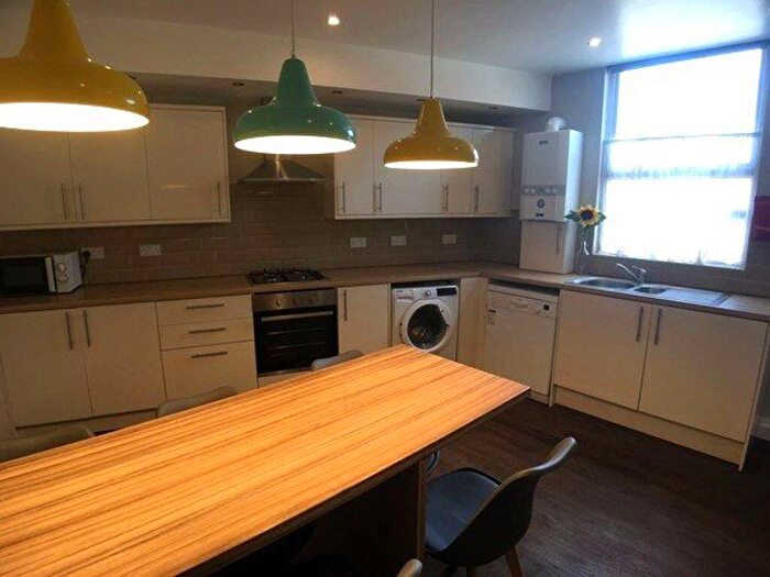 6 Bedroom House To Rent In Kelsall Road, Leeds, LS6