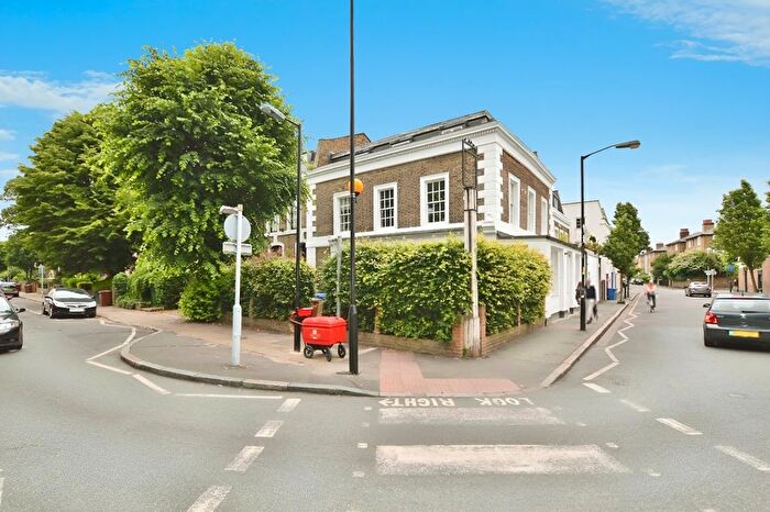 1 Bedroom Flat To Rent In Lyndhurst Way, London, SE15