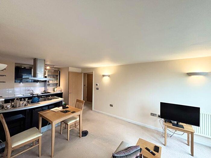 1 Bedroom Flat To Rent In Throwley Way, Sutton, SM1
