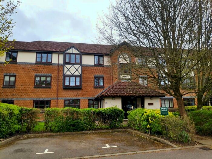 1 Bedroom Flat To Rent In Wordsworth Mead, Redhill, RH1