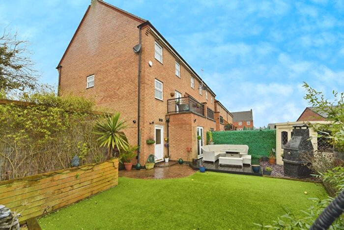 3 Bedroom Town House For Sale In Oxclose Park Way, Halfway, Sheffield, South Yorkshire, S20