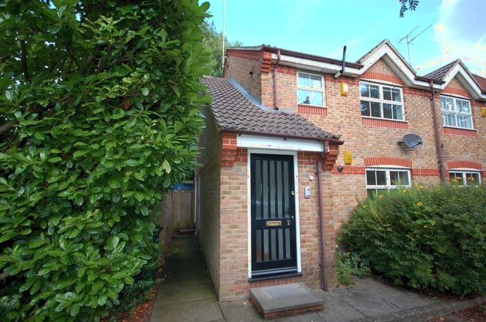 1 Bedroom Flat To Rent In Salters Close, Rickmansworth, WD3