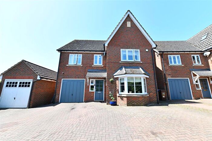 6 Bedroom Detached House For Sale In Great Ashby Way, Stevenage, SG1