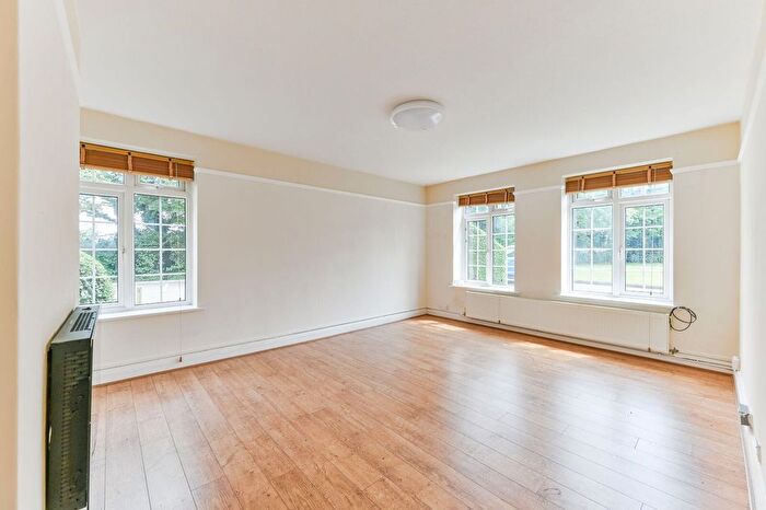 2 Bedroom Flat To Rent In High Street, Cheam, Sutton, SM3