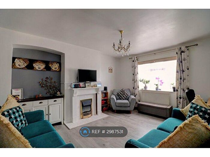 3 Bedroom Maisonette To Rent In Duke Road, Barkingside, IG6