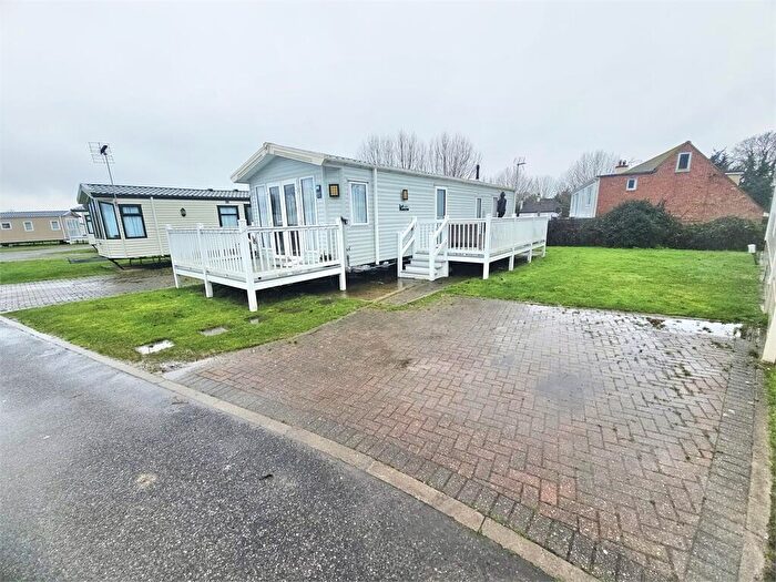 2 Bedroom Park Home For Sale In Highfield Grange - Park Deans Resort, Clacton On Sea, Clacton On Sea, CO16