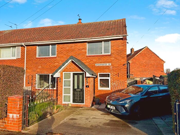 3 Bedroom End Of Terrace House For Sale In Shearwater Avenue, Newcastle Upon Tyne, NE12