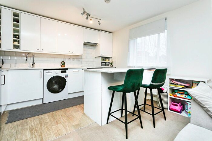 2 Bedroom Flat For Sale In Addington Avenue, Milton Keynes, Buckinghamshire, MK12