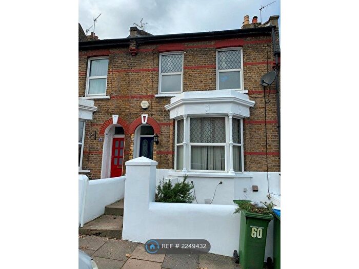 3 Bedroom Terraced House To Rent In Lakedale Rd, London, SE18