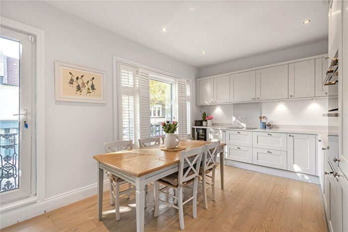 3 Bedroom Flat For Sale In Wandsworth Bridge Road, Fulham, London, SW6