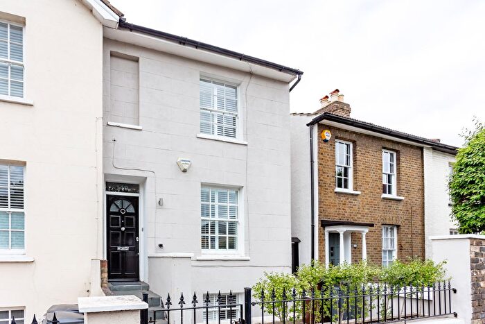 4 Bedroom Semi Detached House For Sale In Ealing Road, Brentford, TW8