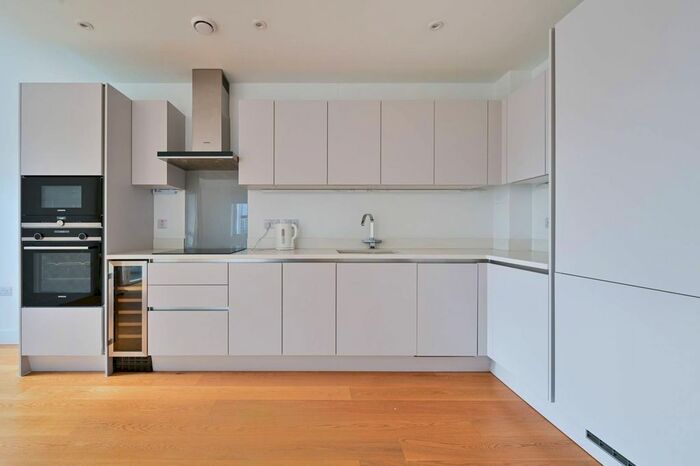 2 Bedroom Flat To Rent In Tollgate Gardens, Maida Vale, London, NW6