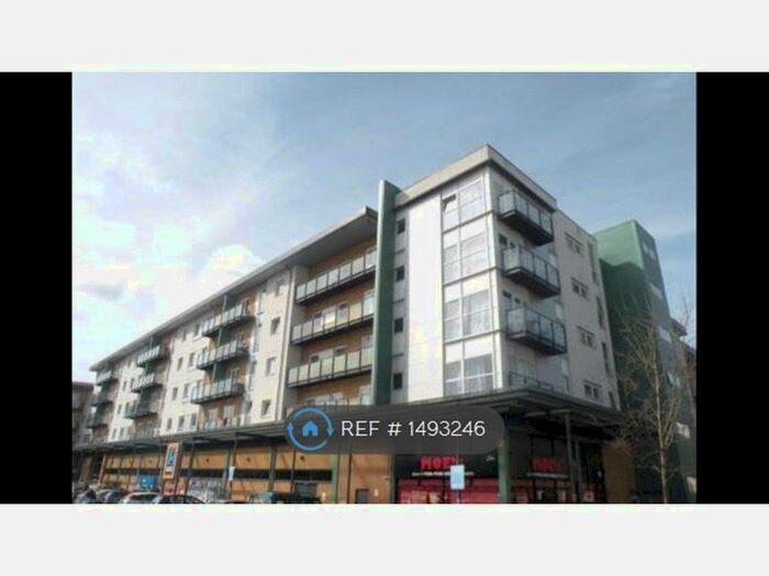 2 Bedroom Flat To Rent In Parkhouse Court, Hatfield, AL10