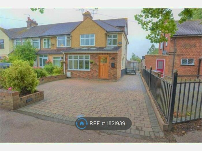 3 Bedroom End Of Terrace House To Rent In Green Lanes, Hatfield, AL10