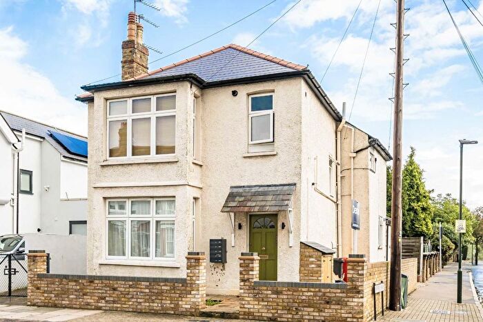 1 Bedroom Flat To Rent In Percy Road, Hampton, TW12