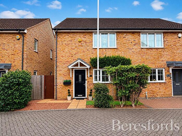 2 Bedroom Semi-Detached House For Sale In Tindall Mews, Hornchurch, RM12