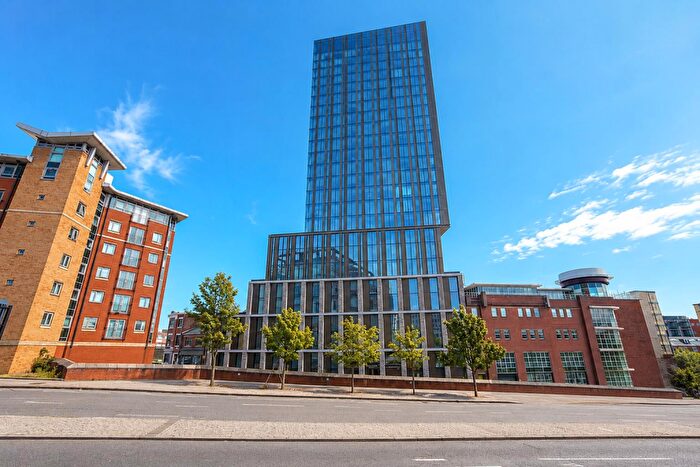 3 Bedroom Apartment To Rent In Hadrian Tower, Newcastle Upon Tyne, NE4