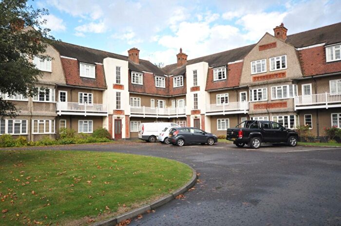 2 Bedroom Flat To Rent In Clovelly Court Upminster Road Hornchurch Essex, RM11
