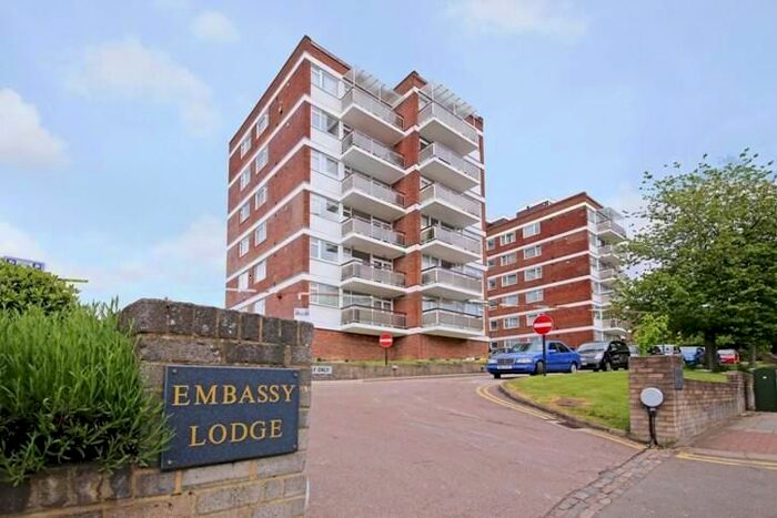 2 Bedroom Flat To Rent In Embassy Lodge, Finchley, London N3