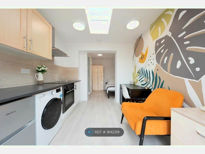 Studio To Rent In Kings Hedges Road, Cambridge, CB4