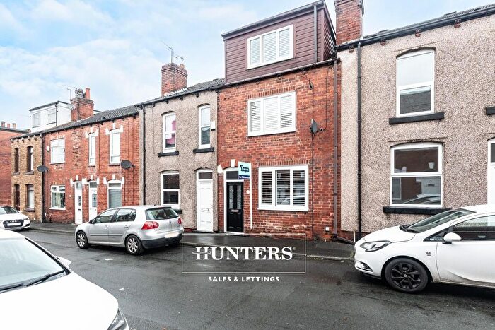 4 Bedroom Terraced House For Sale In Stanley Street, Castleford, WF10