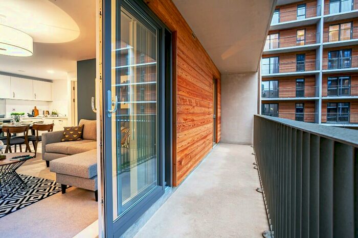 2 Bedroom Apartment To Rent In Calvert House, Leodis Square, LS11