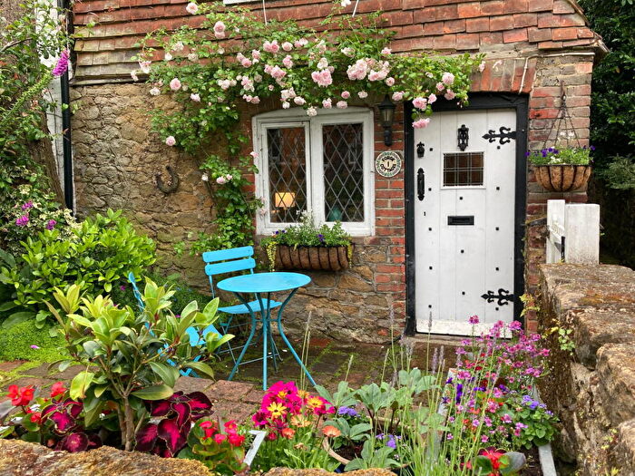 2 Bedroom Cottage For Sale In Limpsfield, Oxted, RH8