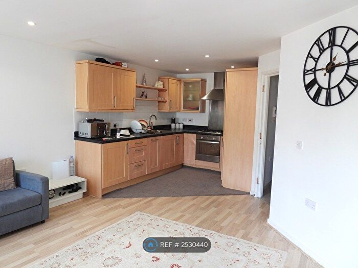 2 Bedroom Flat To Rent In Admirals Wharf, Southampton, SO14