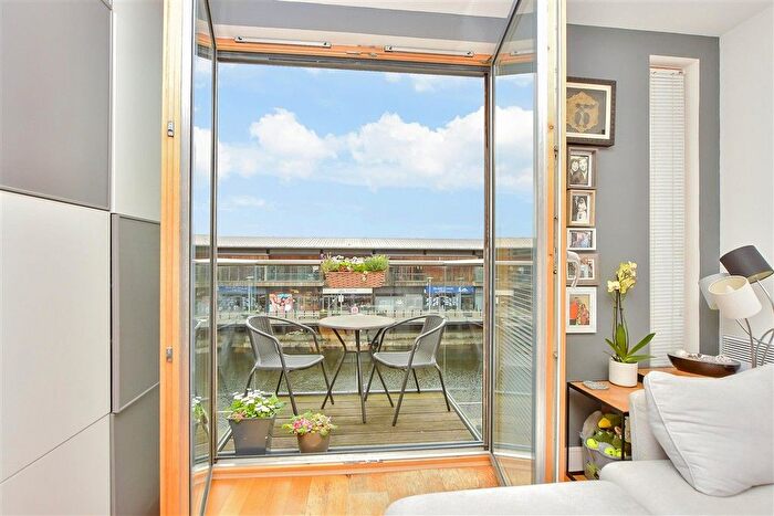 2 Bedroom Flat For Sale In Dock Head Road, Chatham, Kent, ME4