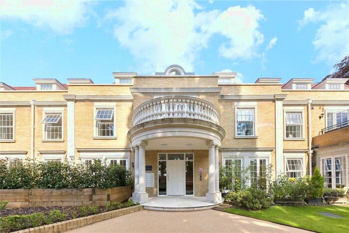 2 Bedroom Flat To Rent In Highbanks, Ridgewood, Weybridge, Surrey, KT13