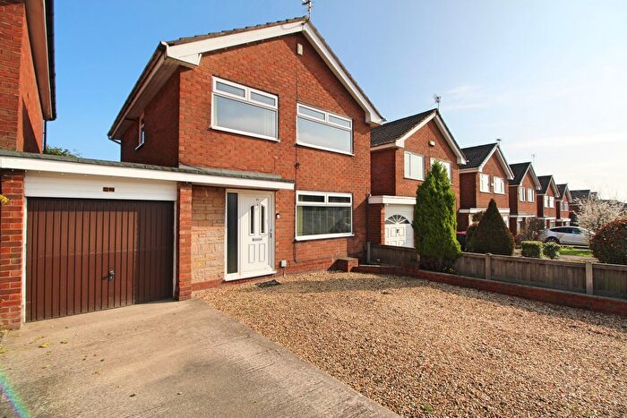 3 Bedroom Detached House For Sale In Lymefield Drive, Manchester, M28