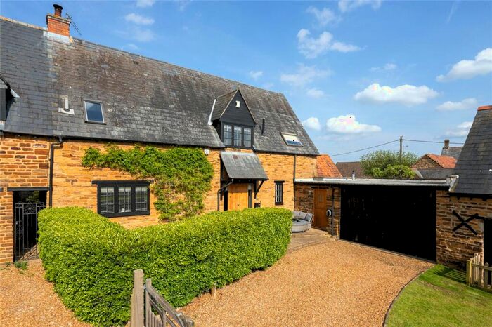4 Bedroom Semi-Detached House For Sale In The Barns, Duchess End, Mears Ashby, Northamptonshire, NN6