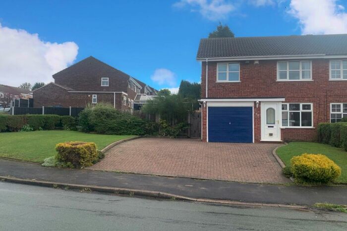 3 Bedroom Semi-Detached House To Rent In Brookweed, Tamworth, Staffordshire, B77