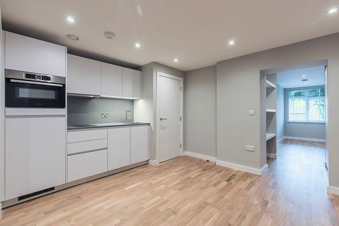 Studio To Rent In Walm Lane, London, NW2