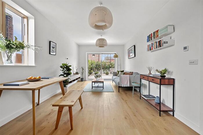 1 Bedroom Flat For Sale In Pound Lane, London, NW10
