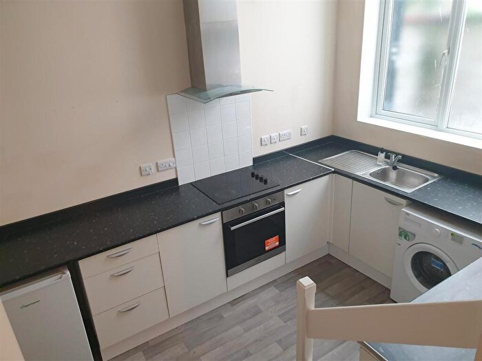 1 Bedroom Flat To Rent In Large One Bedroom Boscombe Flat, BH1