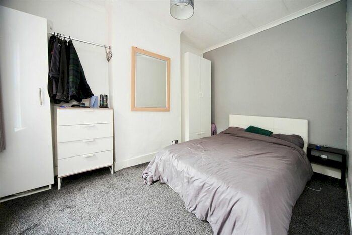 3 Bedroom Terraced House For Sale In Richmond Hill, Luton, LU2