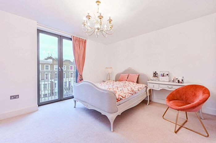 2 Bedroom Flat For Sale In Kilburn Park Road, Maida Vale, London, NW6