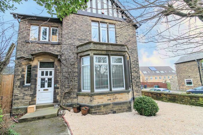 3 Bedroom Detached House To Rent In Cleckheaton Road, Oakenshaw, BD12
