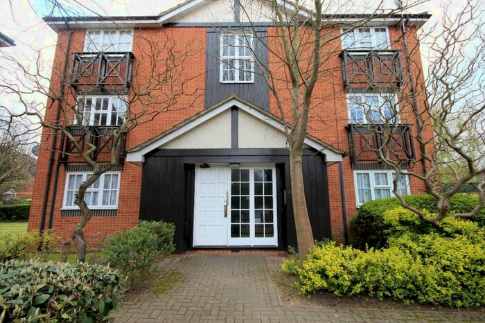 Studio To Rent In Dudley Close, Grays, Essex, RM16