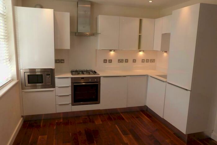 2 Bedroom Flat To Rent In Florentina Court, Enfield, EN1