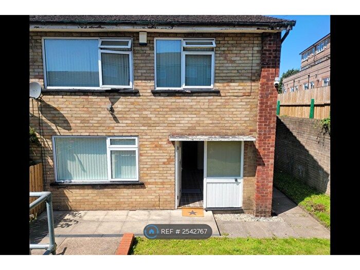 4 Bedroom Semi-Detached House To Rent In Drinkwater Road, Prestwich, Manchester, M25