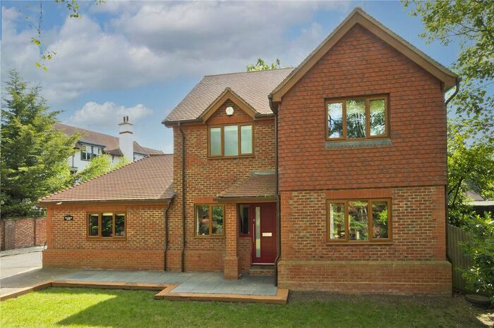 4 Bedroom Detached House To Rent In Upper Brighton Road, Surbiton, Surrey, KT6