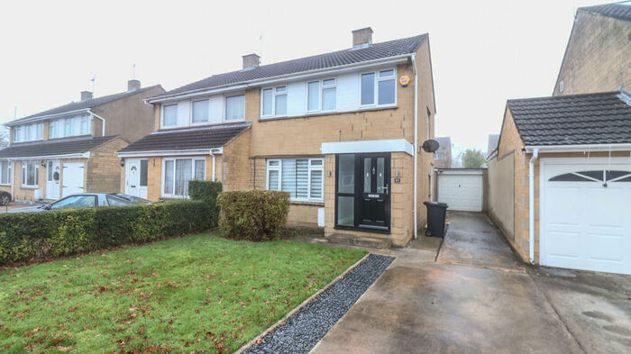 3 Bedroom Semi-Detached House To Rent In Purbeck Close, Swindon, SN3