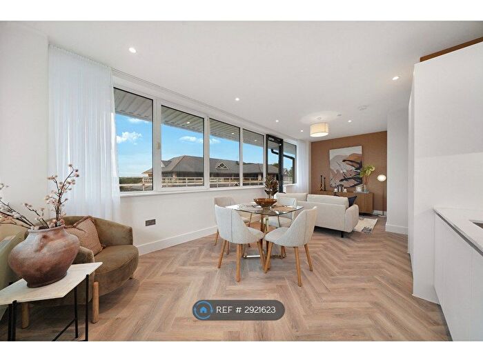 1 Bedroom Flat To Rent In Homestead Road, Rickmansworth, WD3