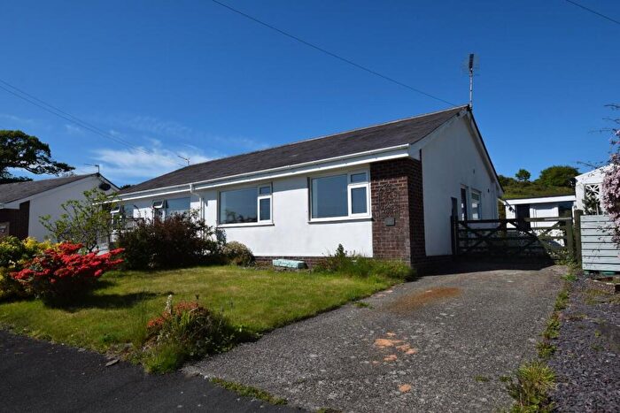 2 Bedroom Semi-Detached Bungalow For Sale In Bryn Tyddyn, Pentrefelin, LL52